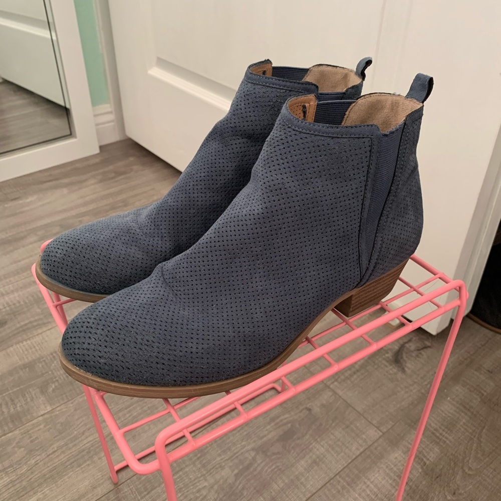 Report booties